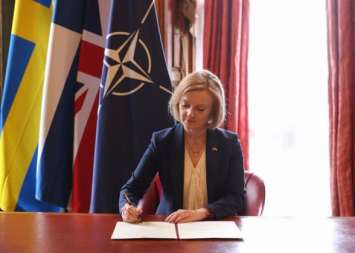 Britaniya İsveç və Finlandiyanın NATO-ya üzvlüyünü təsdiqlədi